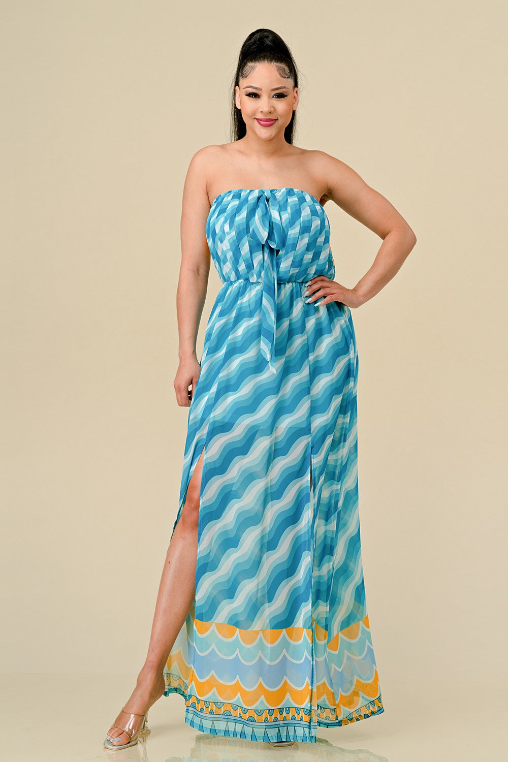 HALTER NECKLINE AND FLOWY MAXI SKIRT