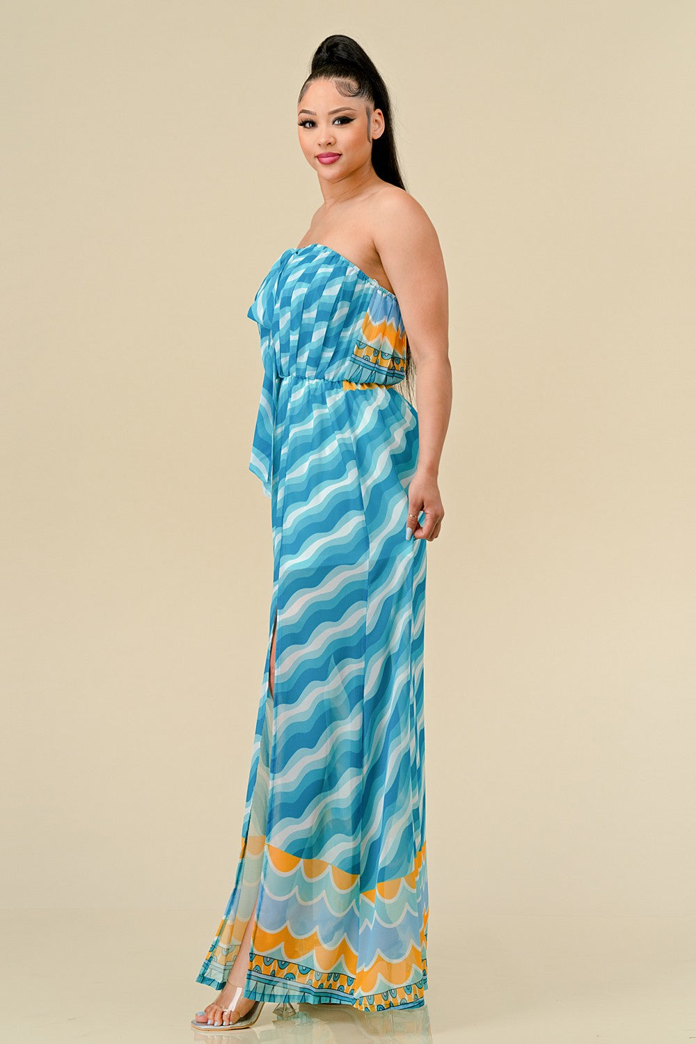 HALTER NECKLINE AND FLOWY MAXI SKIRT